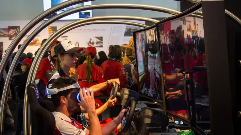 Joueur équipé d'un casque de réalité virtuelle