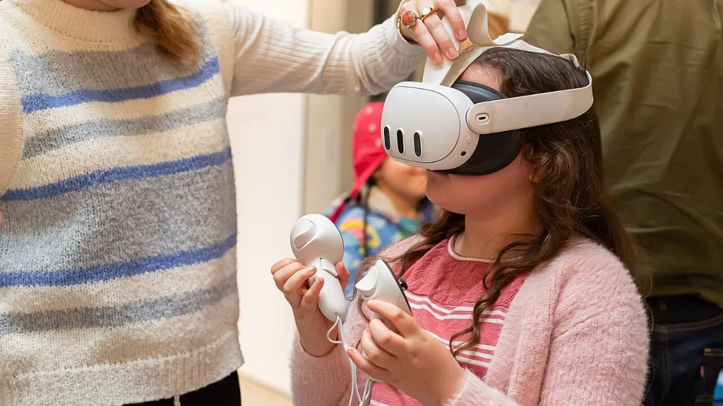 Joueur équipé d'un casque de réalité virtuelle