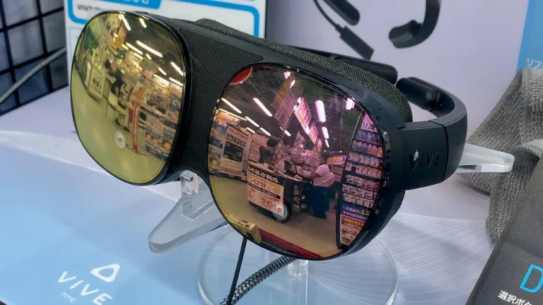 Joueur équipé d'un casque de réalité virtuelle