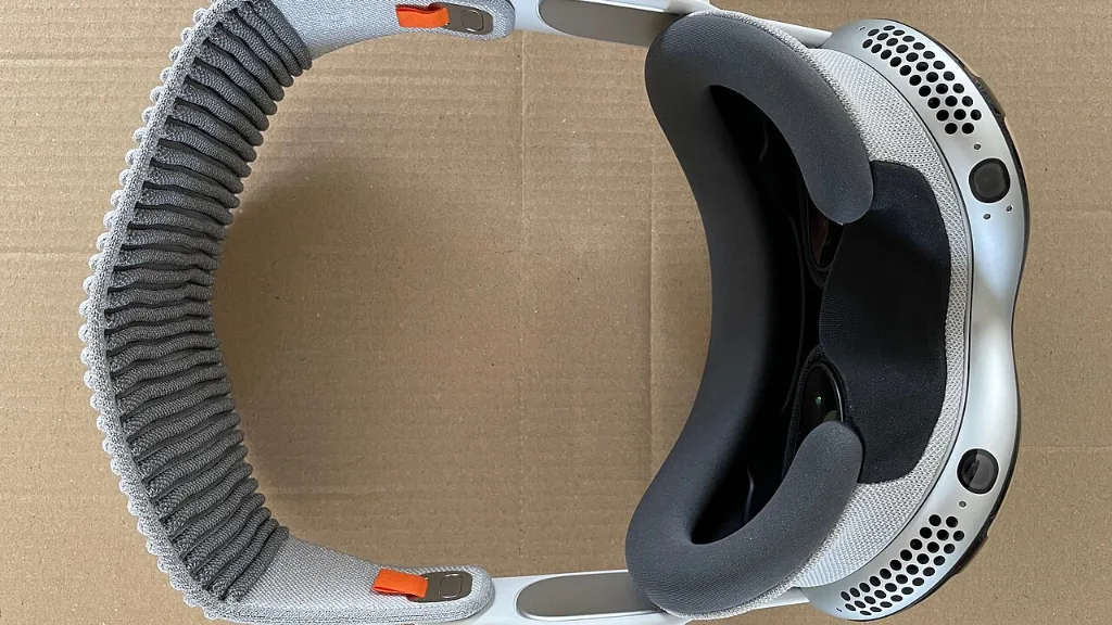 Joueur équipé d'un casque de réalité virtuelle