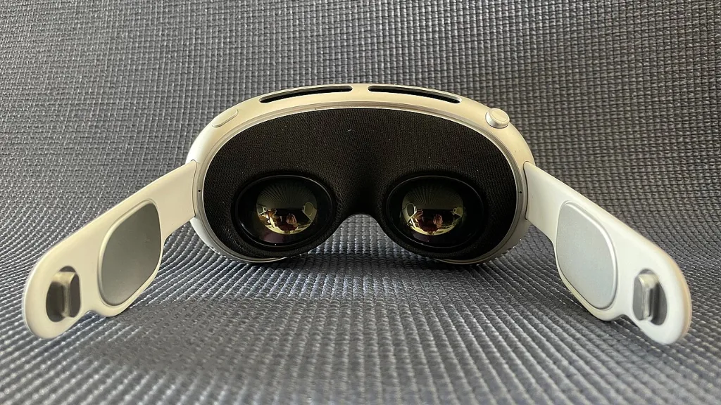 Joueur équipé d'un casque de réalité virtuelle