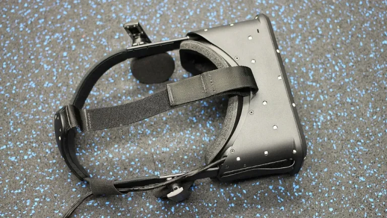 Joueur équipé d'un casque de réalité virtuelle