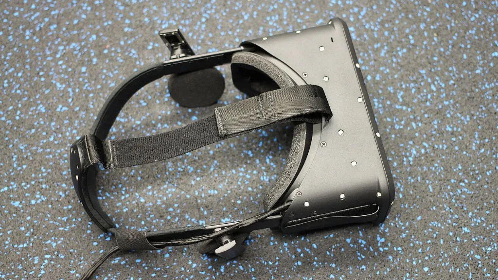 Joueur équipé d'un casque de réalité virtuelle