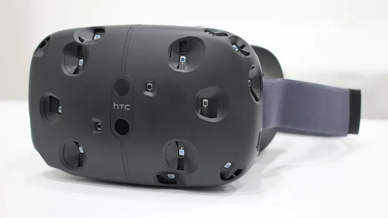 Joueur équipé d'un casque de réalité virtuelle