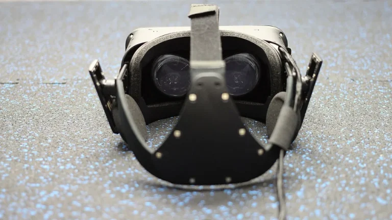 Joueur équipé d'un casque de réalité virtuelle