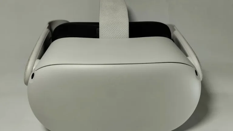 Joueur équipé d'un casque de réalité virtuelle