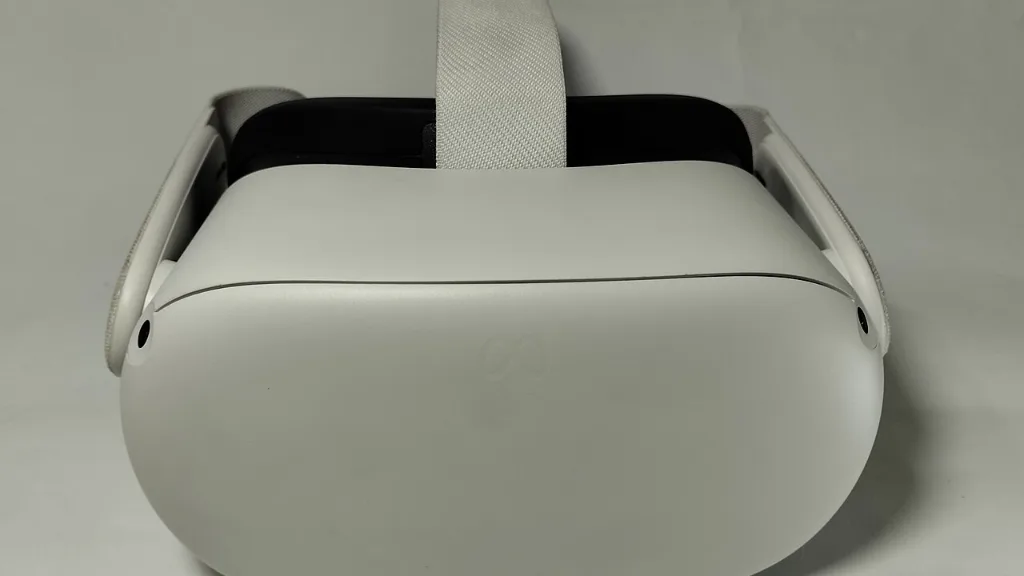 Joueur équipé d'un casque de réalité virtuelle