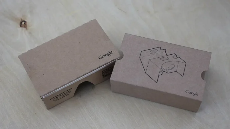 Joueur équipé d'un casque de réalité virtuelle