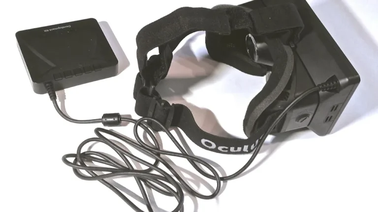 Joueur équipé d'un casque de réalité virtuelle