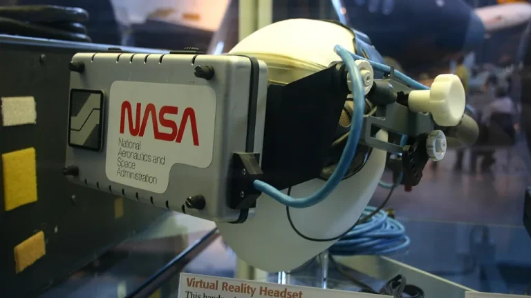 Joueur équipé d'un casque de réalité virtuelle