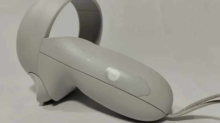 Joueur équipé d'un casque de réalité virtuelle