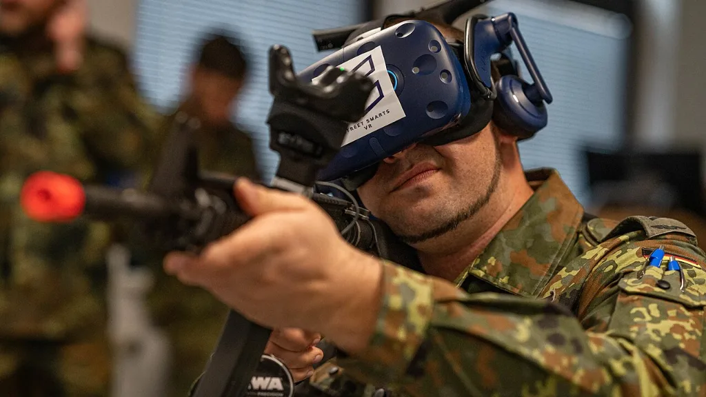 Joueur équipé d'un casque de réalité virtuelle