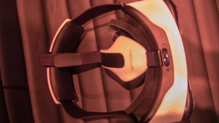 Joueur équipé d'un casque de réalité virtuelle