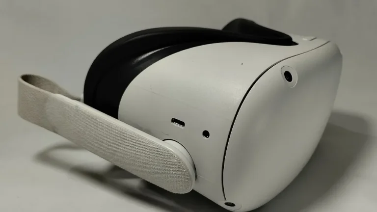Joueur équipé d'un casque de réalité virtuelle