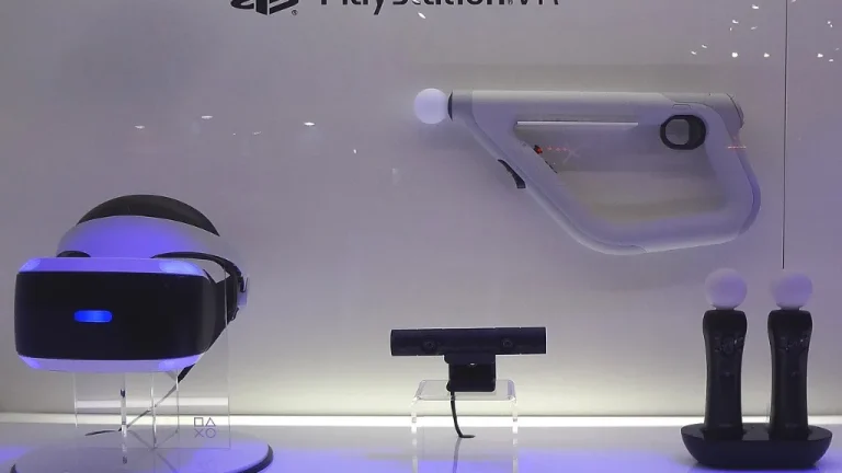Joueur équipé d'un casque de réalité virtuelle