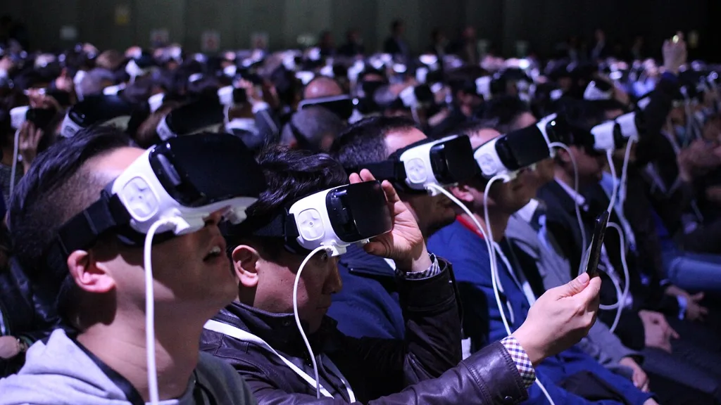 Joueur équipé d'un casque de réalité virtuelle