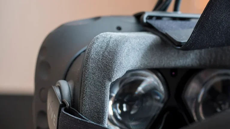 Joueur équipé d'un casque de réalité virtuelle