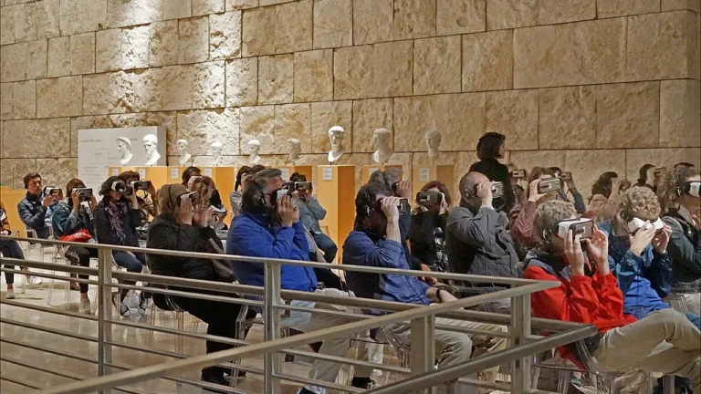Joueur équipé d'un casque de réalité virtuelle