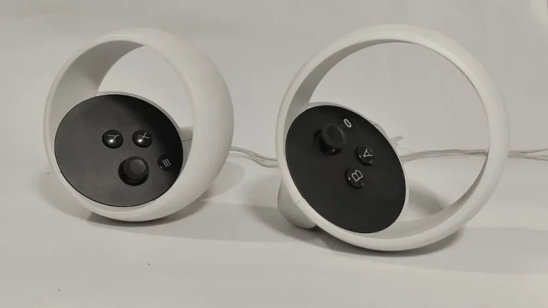 Joueur équipé d'un casque de réalité virtuelle