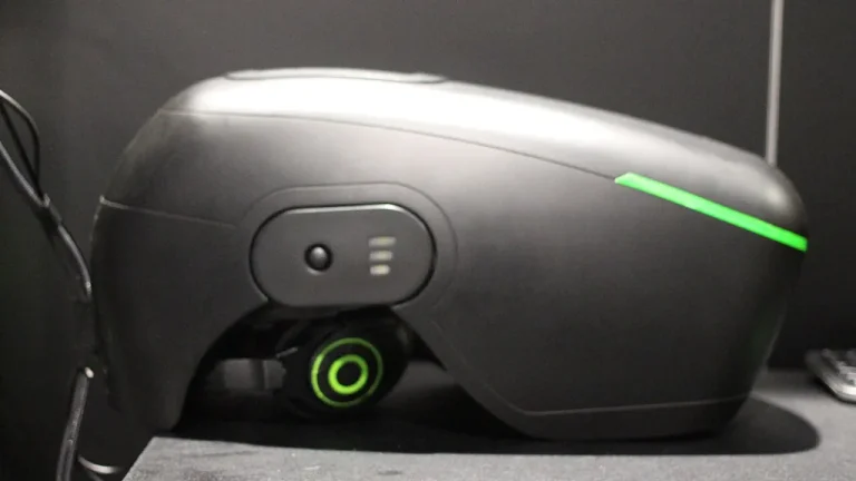 Joueur équipé d'un casque de réalité virtuelle