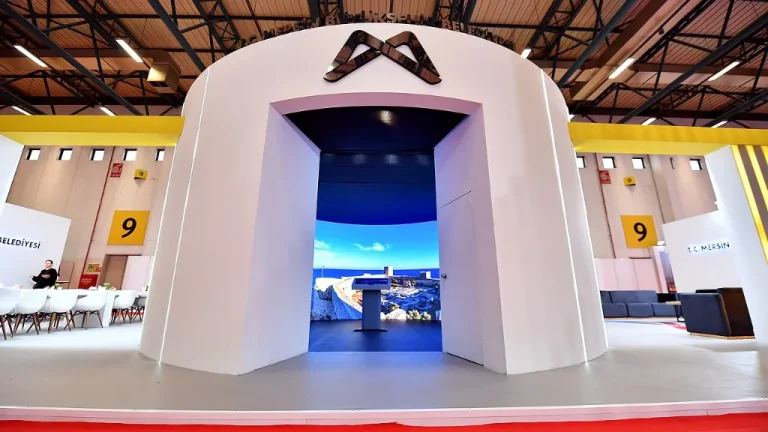 Joueur équipé d'un casque de réalité virtuelle
