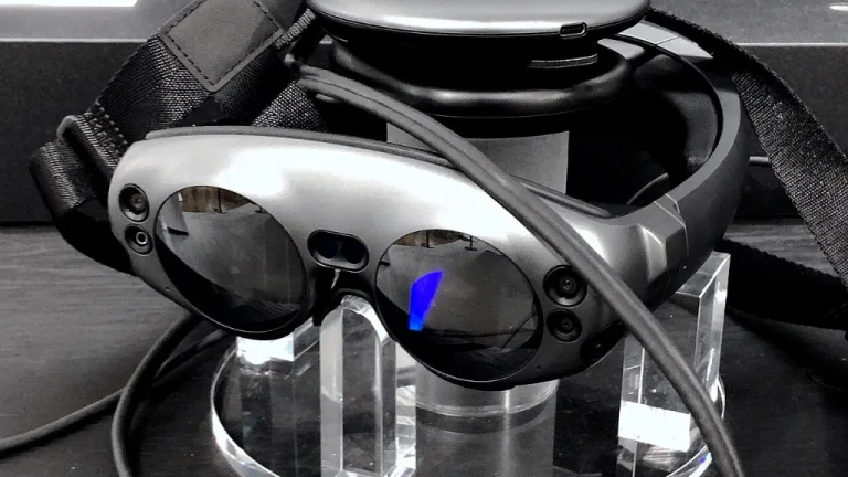 Joueur équipé d'un casque de réalité virtuelle