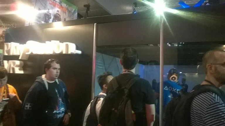 Joueur équipé d'un casque de réalité virtuelle
