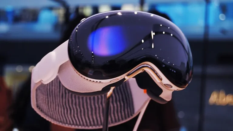 Joueur équipé d'un casque de réalité virtuelle