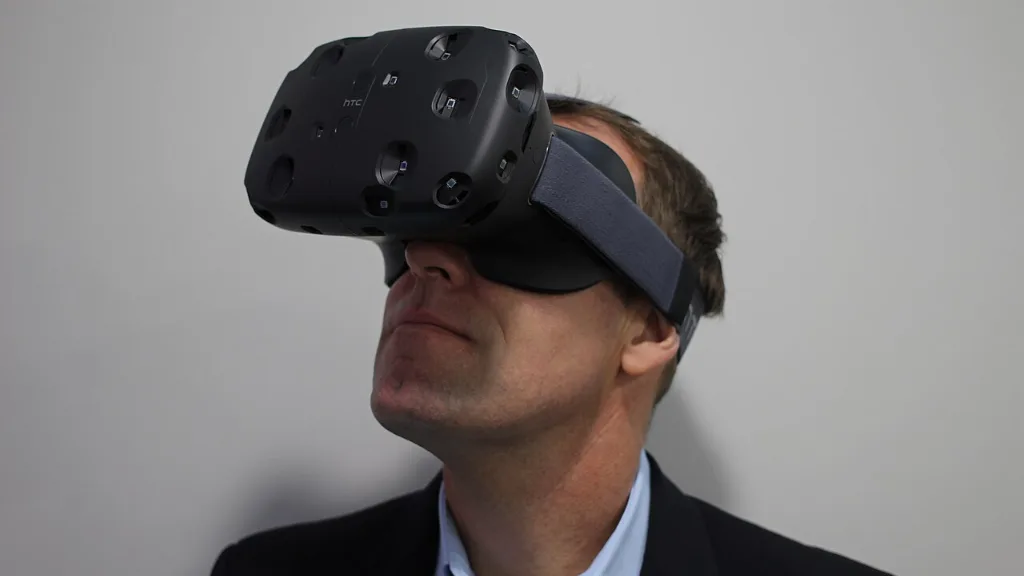 Joueur équipé d'un casque de réalité virtuelle