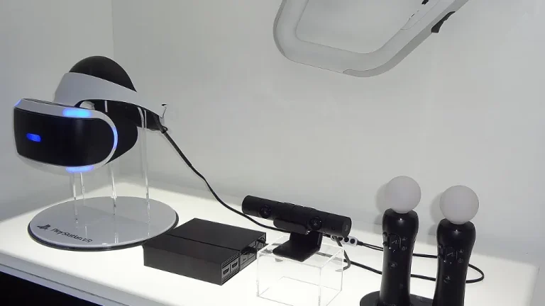 Joueur équipé d'un casque de réalité virtuelle