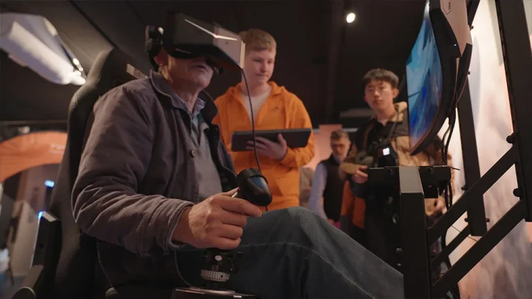 Joueur équipé d'un casque de réalité virtuelle