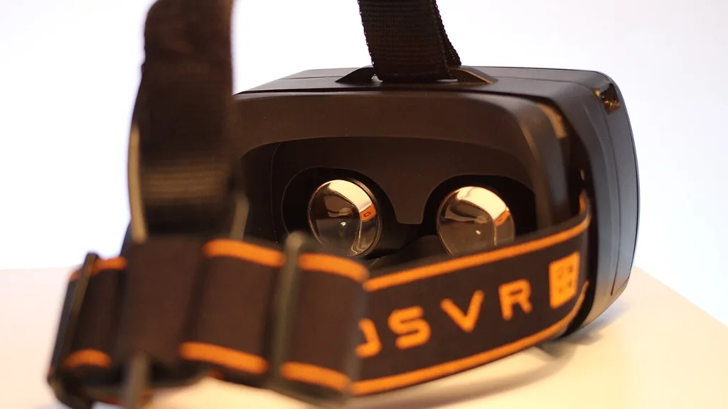 Joueur équipé d'un casque de réalité virtuelle