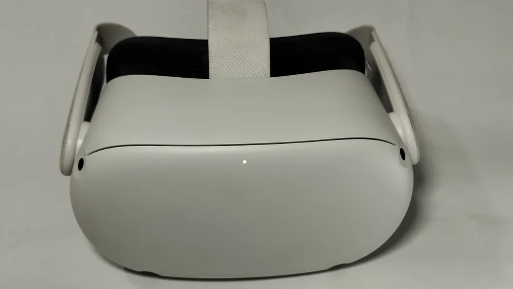 Joueur équipé d'un casque de réalité virtuelle