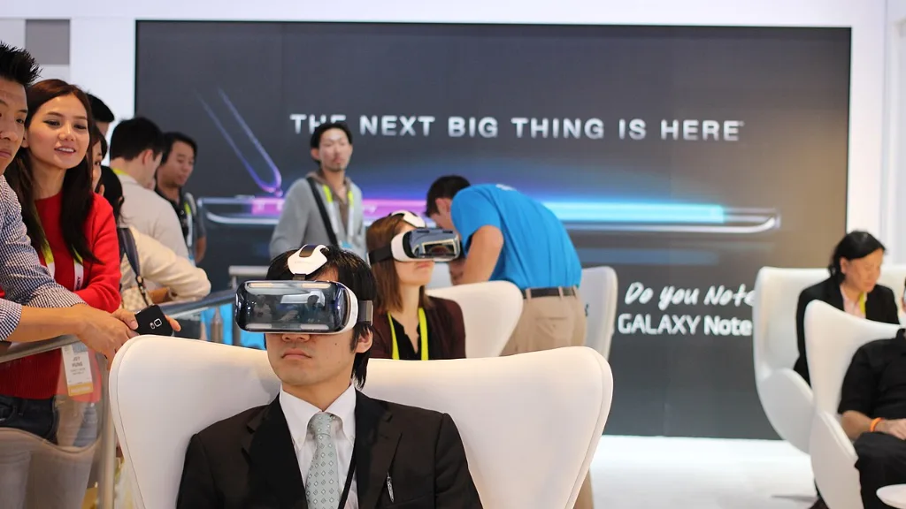 Joueur équipé d'un casque de réalité virtuelle