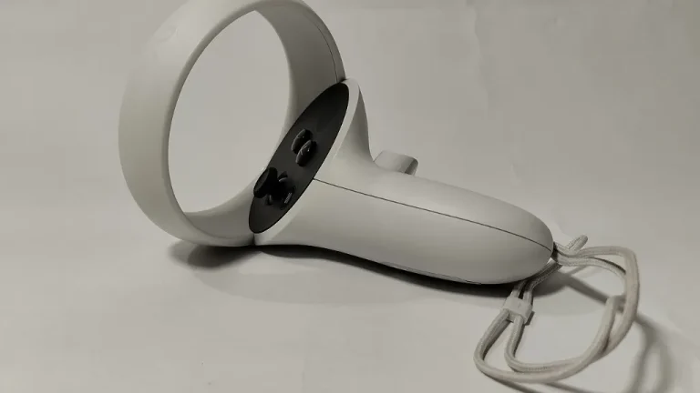 Joueur équipé d'un casque de réalité virtuelle
